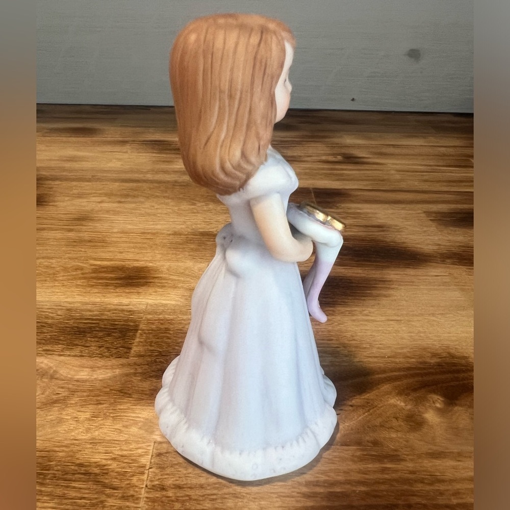 Growing Up Girls Brunette Age 8 Figurine - Picture 4 of 5